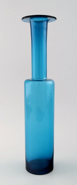 Nanny Still for Riihimäen Lasi, Finnish art glass decoration bottle vase / 
pitcher.