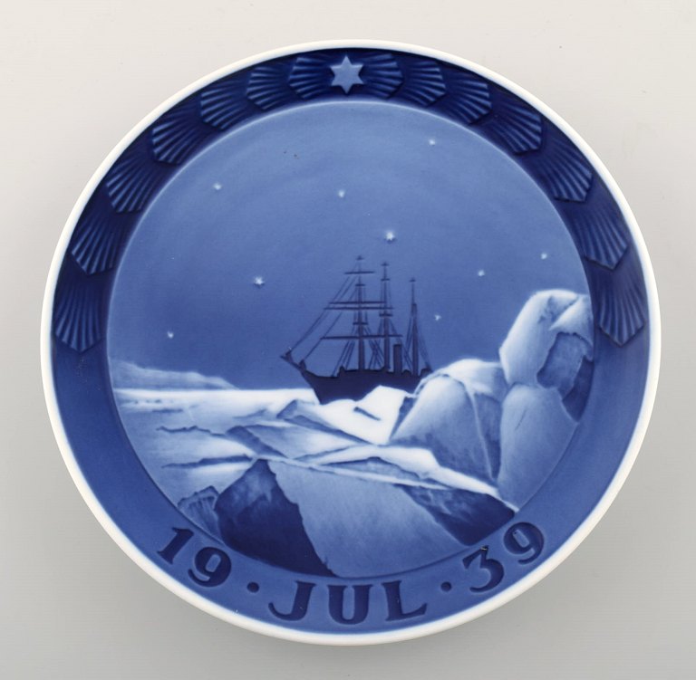 Royal Copenhagen, Christmas plate from 1939.
