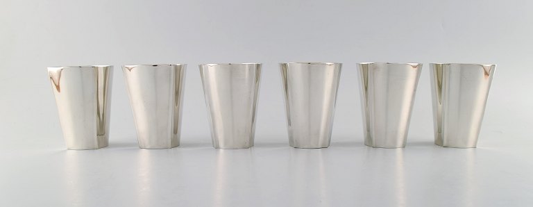 Sigvard Bernadotte for Gense. A set of 6 hunting/vodka beakers in plated silver.