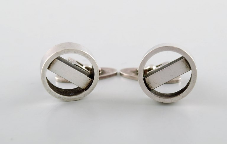 Søren Georg Jensen for Georg Jensen. A pair of art deco cufflinks in sterling 
silver.