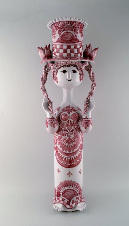 Bjorn Wiinblad: Very rare and monumental female figure of stoneware. Top with 
flower pot in the shape of a hat.