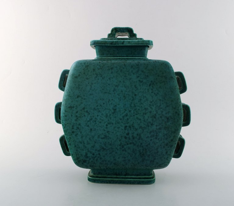 Wilhelm Kåge, Gustavsberg, large Argenta art deco lidded jar in stoneware. 
Sweden 1940