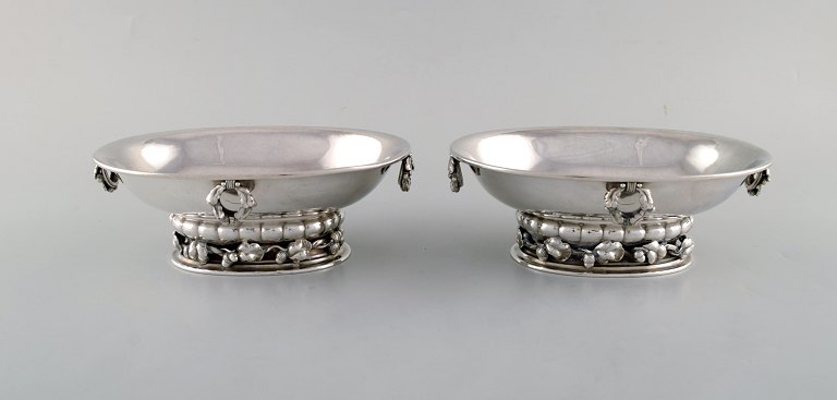 A pair of rare Georg Jensen jardiniere in sterling silver. The bowl is raised on 
leaves and acorns. Designed by Georg Jensen. Model Number 296D. Dated 1925-32.
