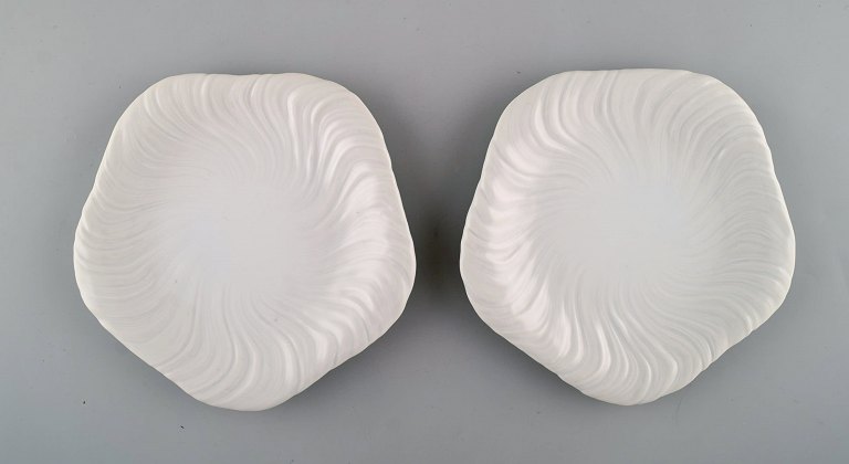 Arje Griegst for Royal Copenhagen. Two Konkylie (Triton) dishes in porcelain.
