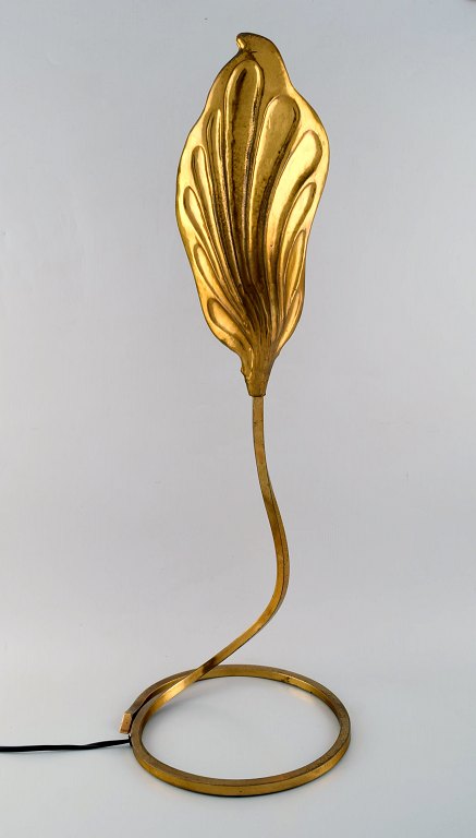 Tommaso Barbi, Italy. Leaf-shaped table lamp in brass. 
Mid-20th century. Italian design.
