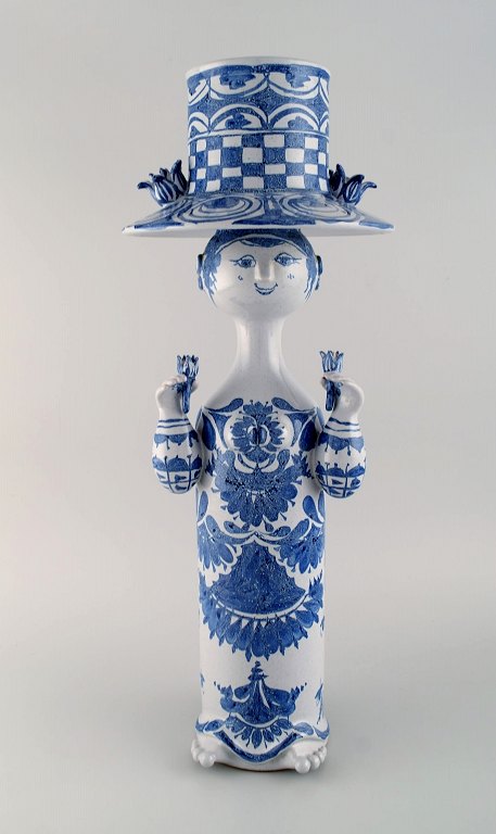 Bjørn Wiinblad (1918-2006), Denmark. Very large female figure in hand-painted 
glazed ceramics with flowerpot in the form of a hat. Dated 1976.
