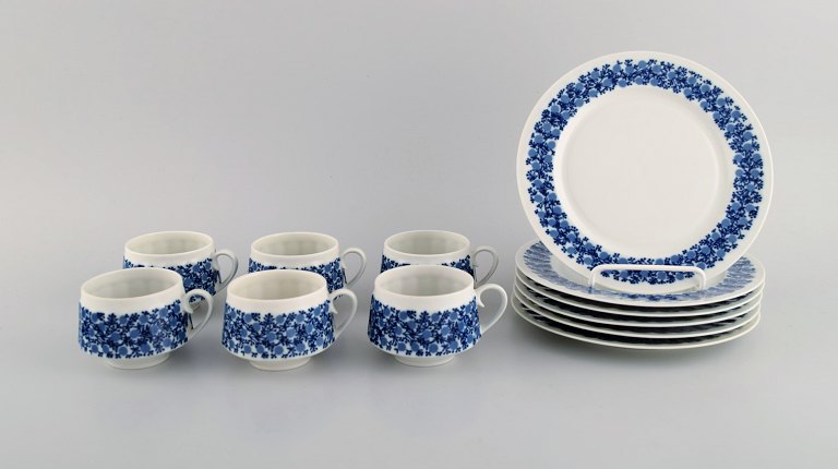 Arabia, Finland. Retro Doria porcelain coffee service with blue floral 
decoration. 1960s.

