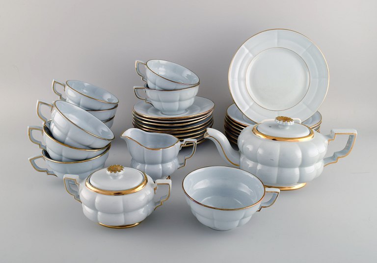 Arthur Percy for Upsala-Ekeby / Gefle. Complete art deco Grand tea service in 
pastel blue porcelain with hand-painted gold edge for eight people. 1930s / 40s.
