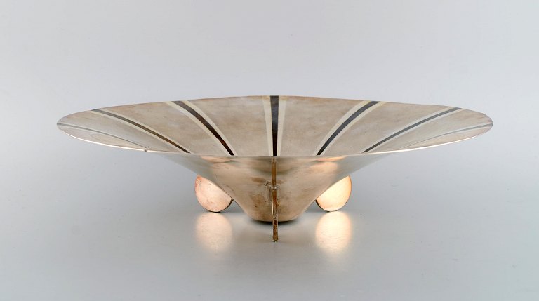 WMF, Germany. Large art deco Ikora bowl in plated silver inlaid with brass. 
1940s.
