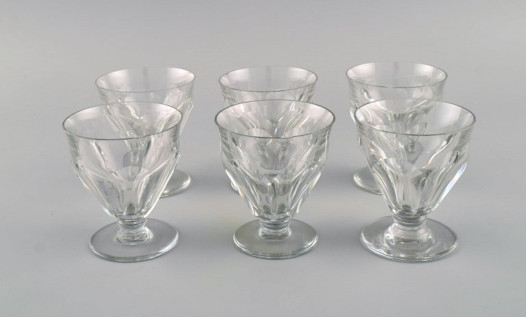 Baccarat, France. Six Tallyrand glasses in clear mouth-blown crystal glass. 
Mid-20th century.
