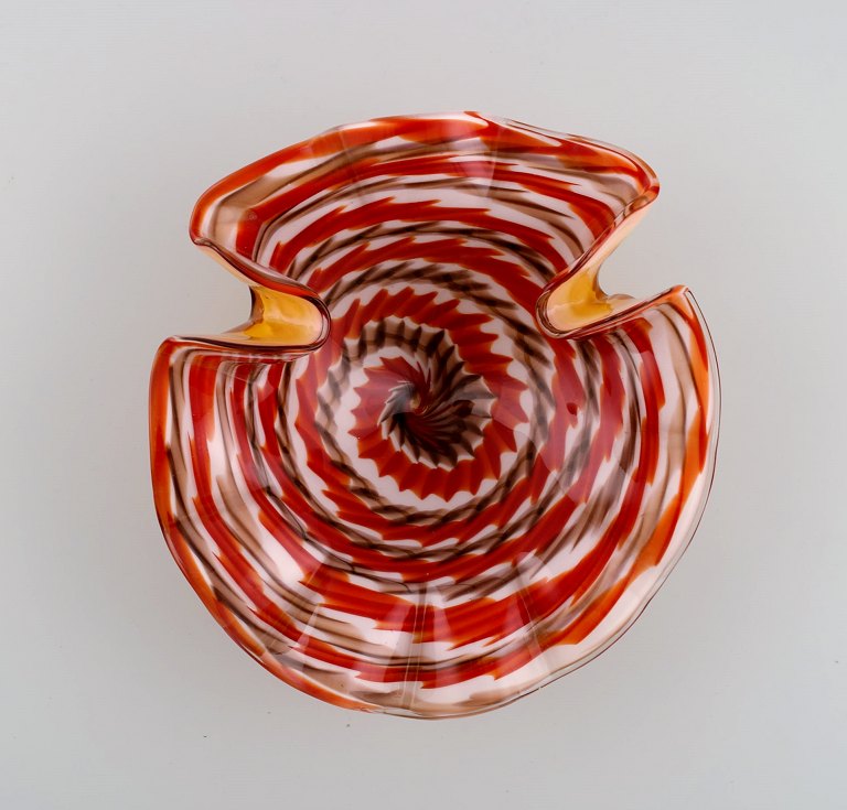 Murano bowl in polychrome mouth blown art glass. Spiral decoration. Italian 
design, 1960s.
