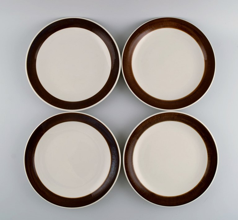 Hertha Bengtson (1917-1993) for Rörstrand. Four Koka dinner plates in glazed 
stoneware. 1960s.

