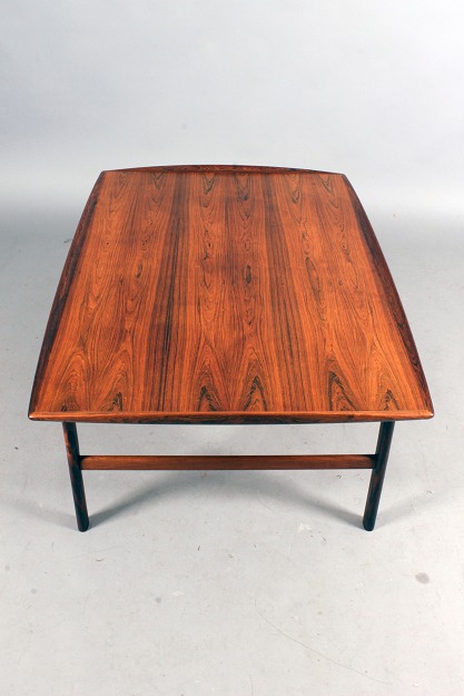 Www.antikvitet.net sofabord. dansk design. rosentræ. pæn brugt stand. Brugt sofabord