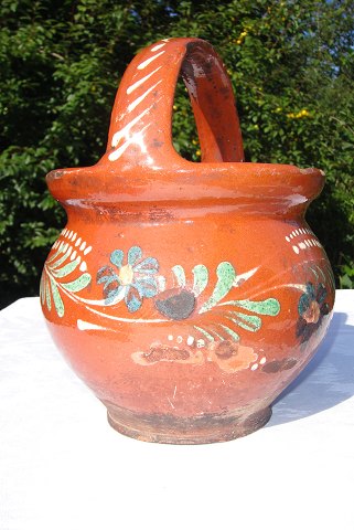 Old pottery Maternity-pot