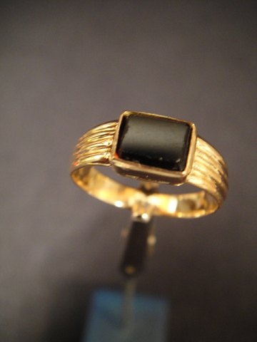 www.Antikvitet.net - Ring med hemmelig rum.(pille rum) * Guld 18k * Sten: sort * En meget flot speciel ring. * Ri