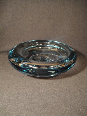 - Stort Blå glas askebæger. * Holmegaard designer Per Lütken 1962 * Diameter 18 cm. * Pæn og flot stan