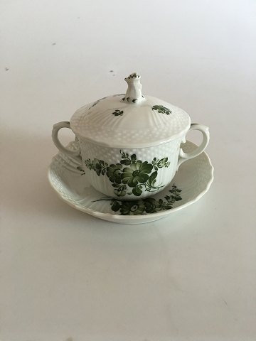 Royal Copenhagen Grøn "blå" blomst Svejfet Bouillon Kop, låg og underkop No 
110/1552