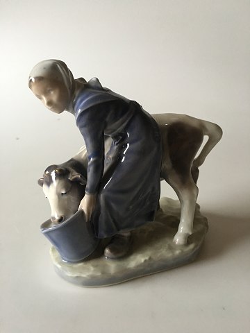 Royal Copenhagen Figur Pige med Kalv No 779