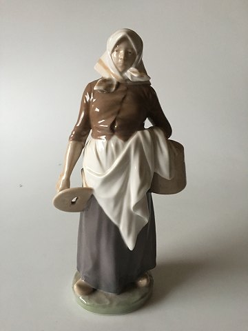 Royal Copenhagen Figur Malkepige No 899