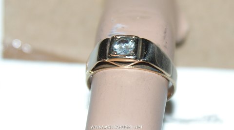 Gold ring with zirconium, 8 carat gold