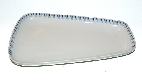 Danild 64 Tangent, Asymmetrisk fad
Lyngby Porcelæn, Ildfast
Størrelse 28 x 17,5 cm. SOLGT