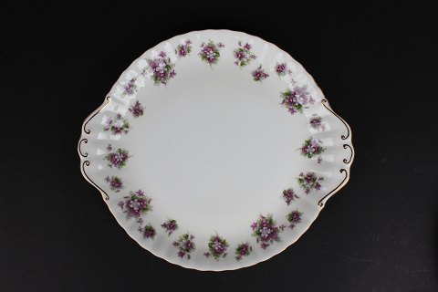 Royal Albert
Sweet Violet
Kringlefad
Ø 23 cm 
Kr. 125,-