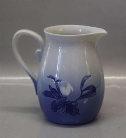 B&G porcelain Blue Christmas Rose
085 Milk pitcher 6.5 dl 15 cm (442)