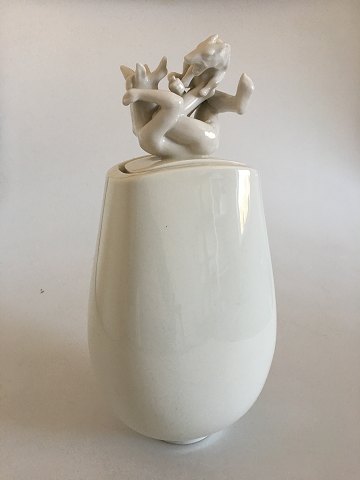 Royal Copenhagen Blanc de Chine Vase med Fan og hund af Johannes Hedegaard No 
4362