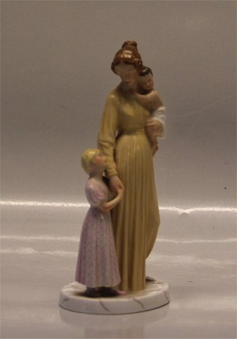 H.W. Bissen  Beautiful Royal Copenhagen figurine 12159 RC Mother with children 
15 cm