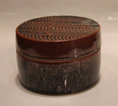 Finn Lynggaard (1930-2011) Danish Art Pottery Brown Glazed lidded box 11 x 16 cm