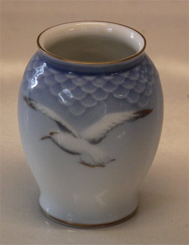 B&G Seagull Porcelain with gold
208 Vase 7 cm