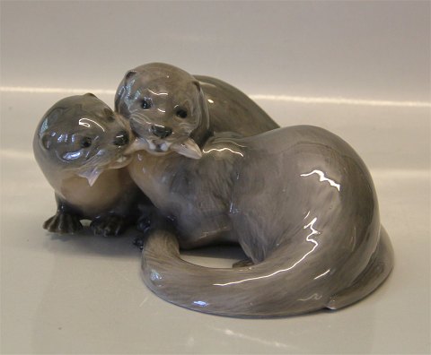 Royal Copenhagen figurine 0719 RC Otters playing 10 x 21 cm Chr. Thomsen 1906