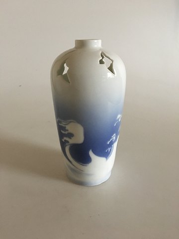 Royal Copenhagen Art Nouveau Unika Gennembrudt Vase af Marianne Høst fra 1895 No 
5940