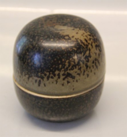 B&G Art Pottery
B&G Egg shaped box 12 cm sung glased signed in mono for Lisa Enquist
