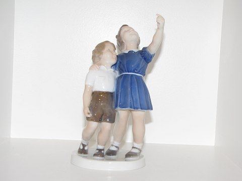 Bing & Grondahl figurine
"Throw down the ball"