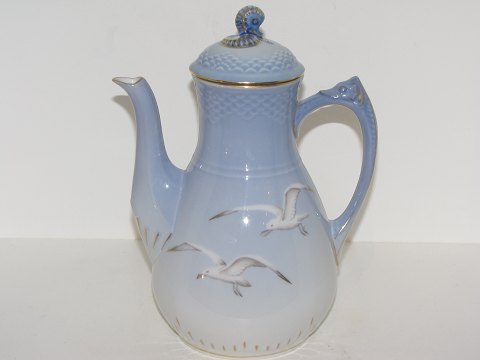 Seagull with gold edge
Coffee pot