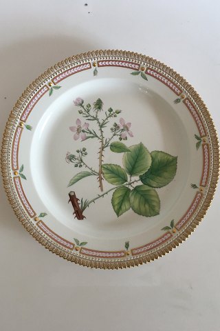 Royal Copenhagen Flora Danica Stor Rundt Fad No 3524