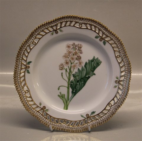 Kongelig Dansk Porcelæn Flora Danica 20-3554  Fad til lille rund frugtkurv, flad 
tallerken med gennemskåret bort 23 cm Crambe maritima L . Fra år 1961.