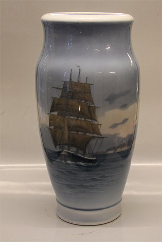 Kongelig Dansk 2108-131 RC Large marine vase with sailship 43 cm
