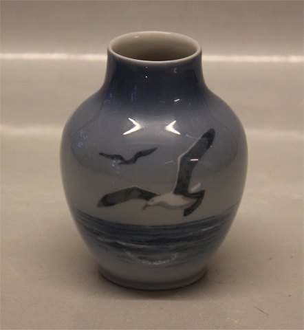 Royal Copenhagen 1138-45.5 RC Small seagull vase 10 cm