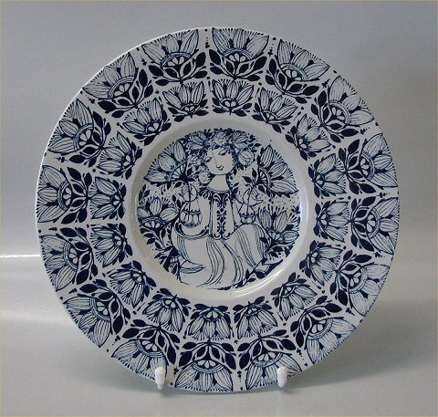 Bjoern Wiinblad Nymoelle Denmark Nymoelle 3055-1283 Plate Girl with flowers 26 
cm Blue
