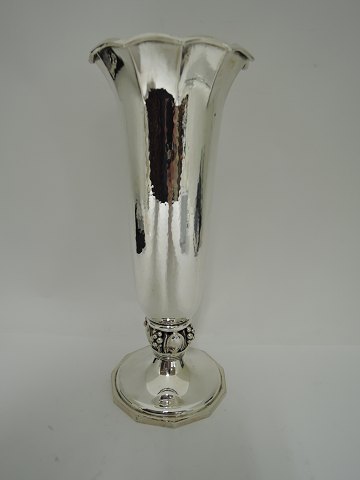 Holger Rasmussen
 Sterling (925)
 Vase