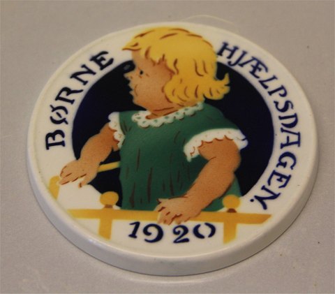 Aluminia Royal Copenhagen faience Children Days plates 1920 Child behind fence 
Oscar Willerup 8.7 cm
