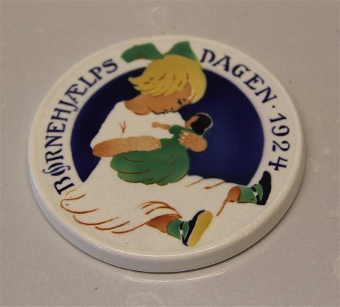 Aluminia Royal Copenhagen faience Children Days plates 1924 Girl with doll Oscar 
Willerup  8.7 cm
