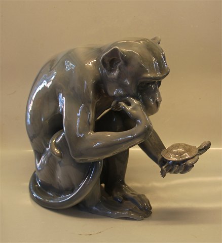 B&G Figurine B&G 1545 Monkey looking at tortoise 34 cm Dahl Jensen