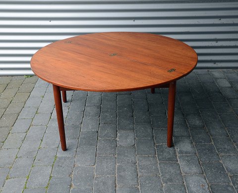 Poul Volther
Sofabord
Teak.
