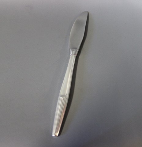 Lunch knife in Eva, hallmarked silver.
5000m2 showroom