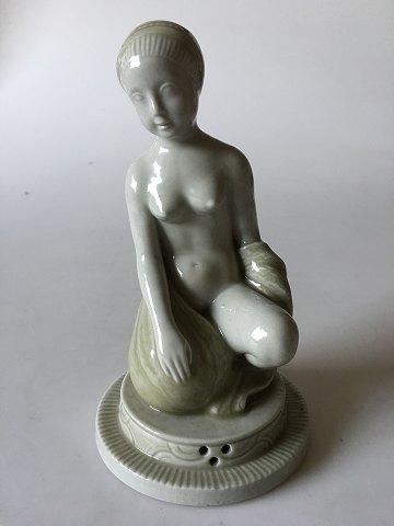 Royal Copenhagen Figur af ung dame af Georg Thylstrup No 1871