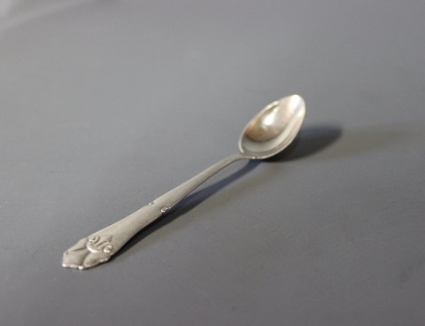Tea spoon in French Lily, silver plate.
5000m2 showroom.