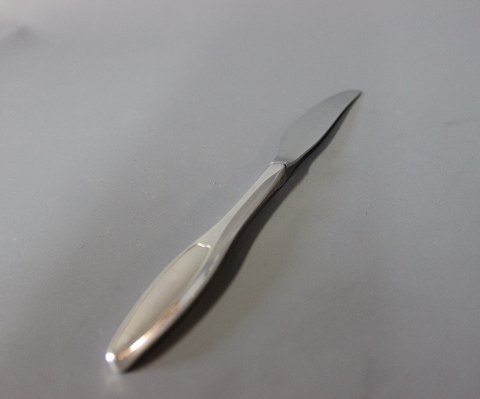 Dinner knife in "Kongelys", silver plate.
5000m2 showroom.